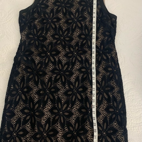 R & M Richard Black lace patterned overlay sheath cocktail dress Size 14 - Picture 4 of 8